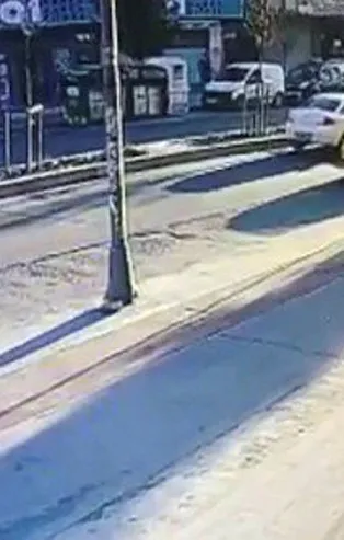 Esenyurt'ta otomobilin çarptığı 2 yaya yaralandı