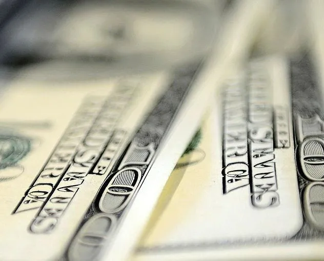 Dolar 3.83 liraya indi