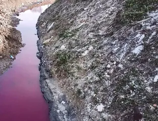 İstanbul’da korkutan görüntü! Dere kırmızıya boyandı