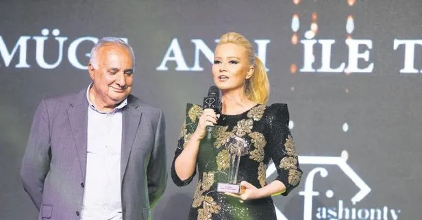 Ödüle doymuyor