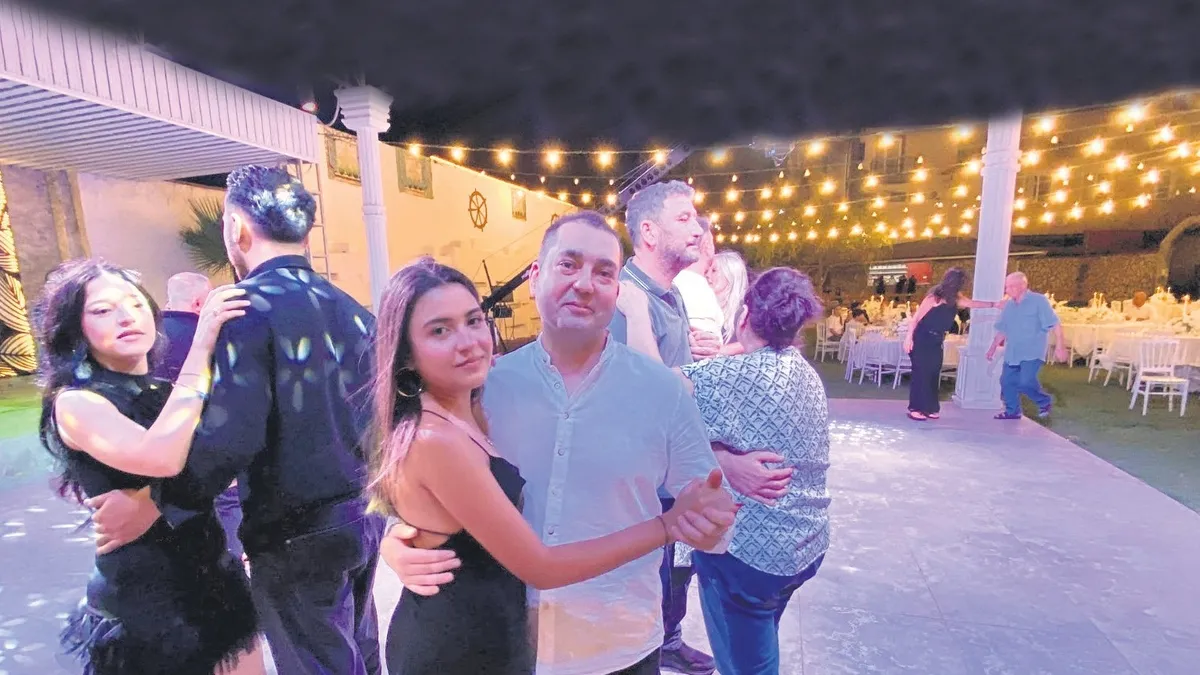 Nazilli'de şaşırtan düğün: Gelin gelmeyince damat düğünde davetlilerle eğlendi