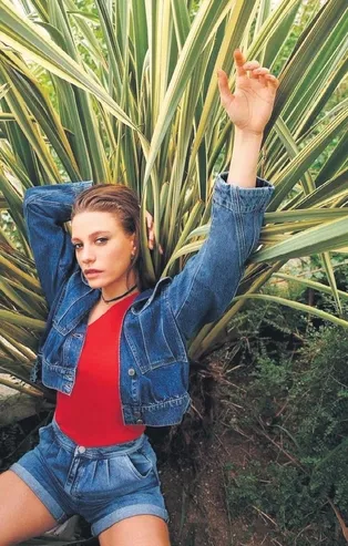 Serenay Sarıkaya'dan Kerem Bursin isyanı!