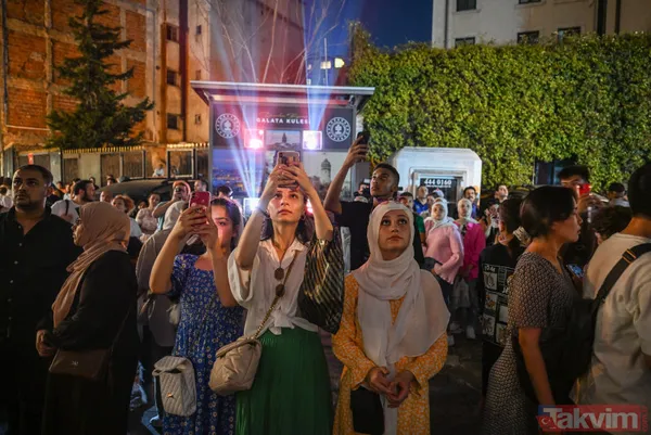 15 Temmuz'un aziz şehitleri unutulmuyor! Fotoğrafları Galata Kulesi'ne yansıtıldı - 6