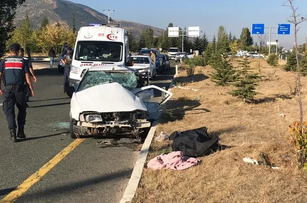 Elazığ'da feci kaza: 1 ölü, 2'si ağır 4 yaralı