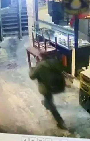 Fatih'te döviz bürosundan 1 milyon doları çalan hırsız 13 yıllık iş yeri çalışanı çıktı