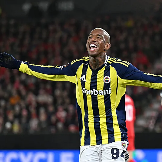 Talisca Fenerbahçe tarihine geçti