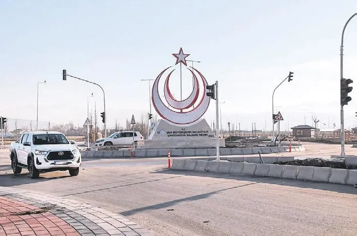 Van'ın yarım asırlık özlemi sona erdi: Van Gölü'nün gerdanlığı 'Van Gölü Sahil Yolu' trafiğe açıldı-2