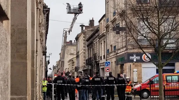 Fransa'nın Bordeaux şehrinde patlama: 3 bina yıkıldı 3 kişi yaralandı-1
