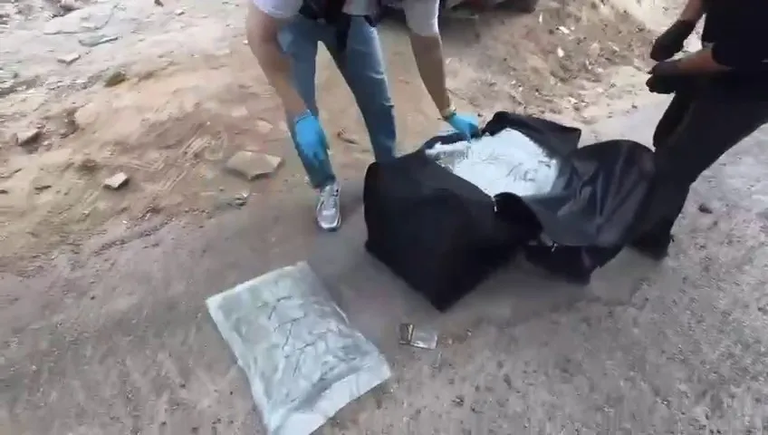 beykozda-iki-aracta-409-kilo-600-gram-skunk-ele-gecirildi-3-gozalti-1789322982177.jpeg Beykoz'da iki araçta 409 kilo 600 gram skunk ele geçirildi, 3 gözaltı-3