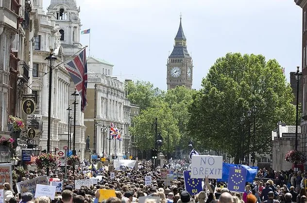 İngiltere'de Brexit kaosu derinleşti
