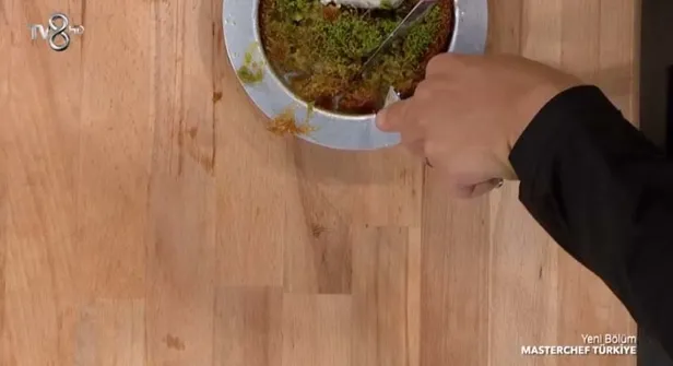 masterchef-kunefe-tarifi-kunefe-tatli-nasil-yapilir-malzemeleri-neler-kunefede-hangi-peynir-kullanilir-1631560384292.jpg