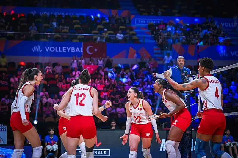 avrupa-voleybol-sampiyonasi-basliyor-sultanlara-destek-1787231343672.jpeg Avrupa Voleybol Şampiyonası başlıyor! Filenin Sultanları'na destek-3