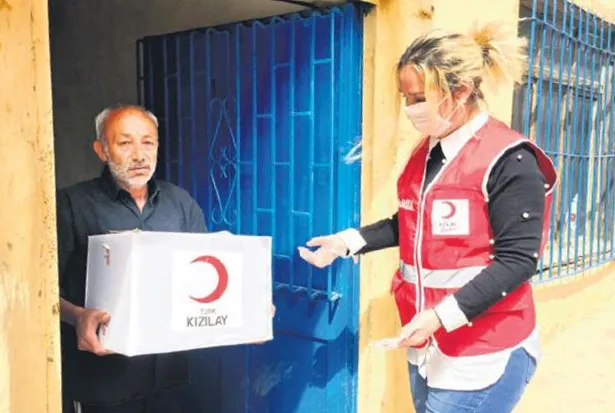 Mesut Özil'den alkışlık hareket! İhtiyaç sahibi ailelere yardım yaptı-4