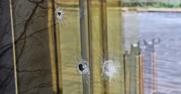 Diyarbakır'da plazaya 3 el ateş edildi arkadan gelen ise boş kovanları topladı