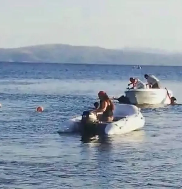 balikesirde-surat-teknesinin-carptigi-kadin-hayatini-kaybetti-1628408100343.jpg Balıkesir'de sürat teknesinin çarptığı kadın hayatını kaybetti-2