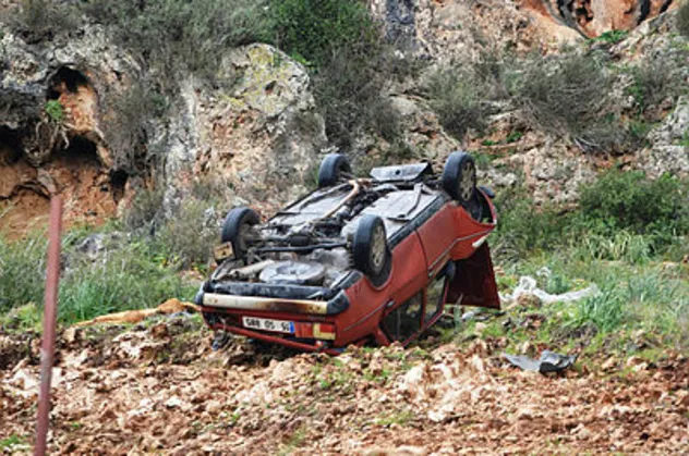 Antalya'da korkunç kaza! Manevra yapmak isterken 25 metreden yere çakıldı