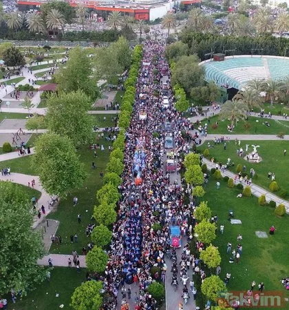 7’nci Portakal Çiçeği Karnavalı için Adana’ya binlerce kişi akın etti