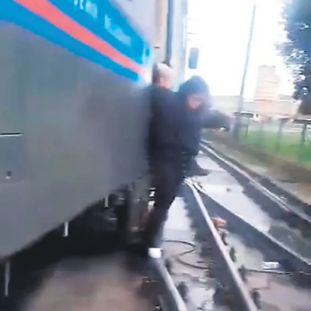 Yolcular tahliye edildi