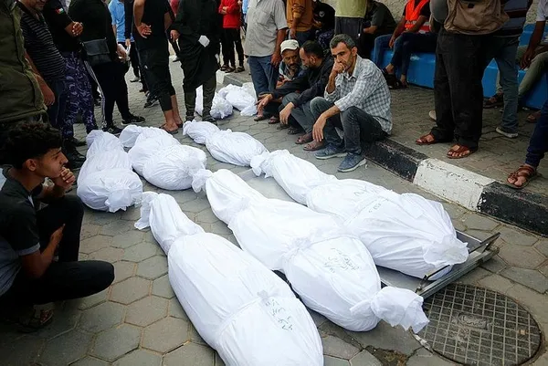 bbcden-tarafli-yayincilik-hamas-yanlisi-paylasimi-begenen-6-muhabirini-isten-cikardi-1697544215606.jpeg BBC'den taraflı yayıncılık! Hamas yanlısı paylaşımı beğenen 6 muhabirini işten çıkardı-5