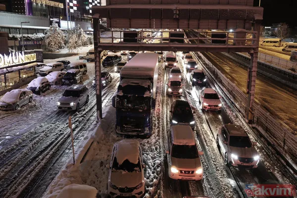 İBB'nin kar rezaleti: İstanbul'da yoğun kar sonrası araçlar yolda kaldı! Vatandaşlar evine gidemedi - 28