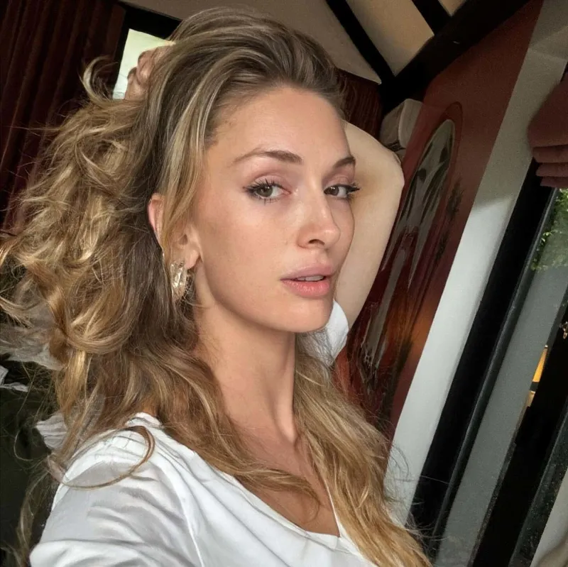 yasemin-kay-allendan-nostalji-suna-yildizoglu-ile-o-videosu-olay-oldu-1768989108371.jpg Yasemin Kay Allen’dan nostalji! Suna Yıldızoğlu ile o videosu olay oldu-3