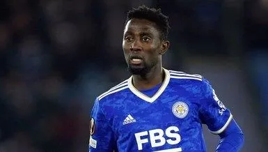fenerbahce-on-libero-icin-son-kozlarini-oynuyor-sari-lacivertliler-nijeryali-yildiz-wilfred-ndidi-icin-masaya-1694731904799.jpeg Fenerbahçe ön libero için son kozlarını oynuyor! Sarı-Lacivertliler Nijeryalı yıldız Wilfred Ndidi için masaya oturdu...-2