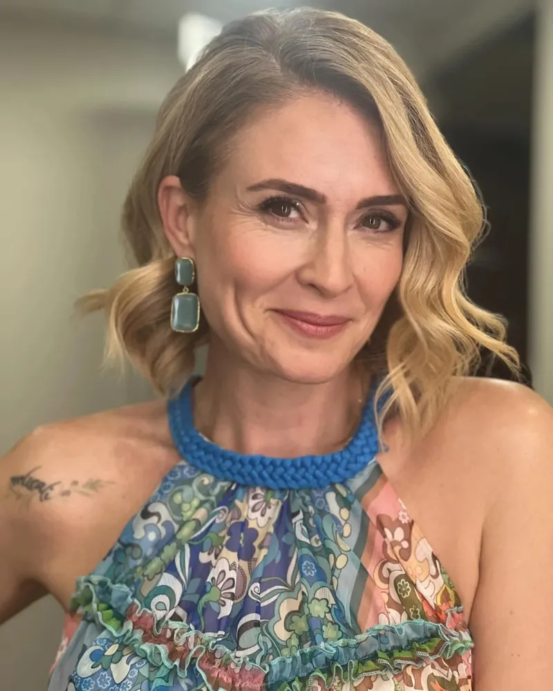 15-ayda-6-kilo-verdiren-ceyda-duvenci-diyeti-47lik-oyuncu-bosandiktan-sonra-58-kiloya-dustu-gunde-1-ogun-1720518392234.jpeg 47'lik oyuncu boşandıktan sonra 58 kiloya düştü! 1.5 ayda 6 kilo verdiren Ceyda Düvenci diyeti! "Günde 1 öğün..."-3