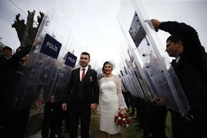 Antalya’da evlenen polis çiftin ilginç hikayesi