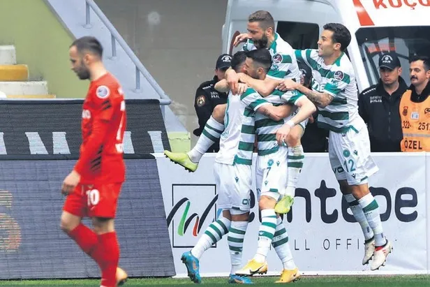 sezon-sonunda-trabzonspor-ile-sozlesmesi-sona-erecek-denswil-resmi-teklif-bekliyor-1650235851603.jpeg Sezon sonunda Trabzonspor ile sözleşmesi sona erecek Denswil resmi teklif bekliyor-3