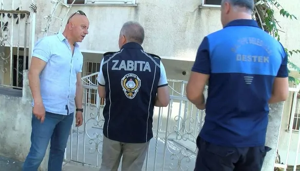 Maltepe'de bir inşaattan hafriyat alırken yan binanın otoparkı çökünce bina mühürlendi-4