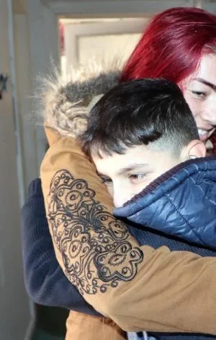 12 yaşındaki Afgan, küçük Arman'ı alevlerin arasına girip yanmaktan kurtardı