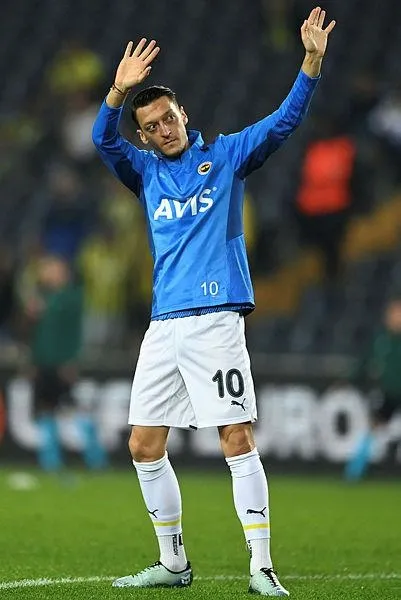mesut-ozil-fenerbahce-ile-ipleri-kopariyor-katar-yolcusu-1634930293225.jpeg Mesut Özil, Fenerbahçe ile ipleri koparıyor! Katar yolcusu...-6