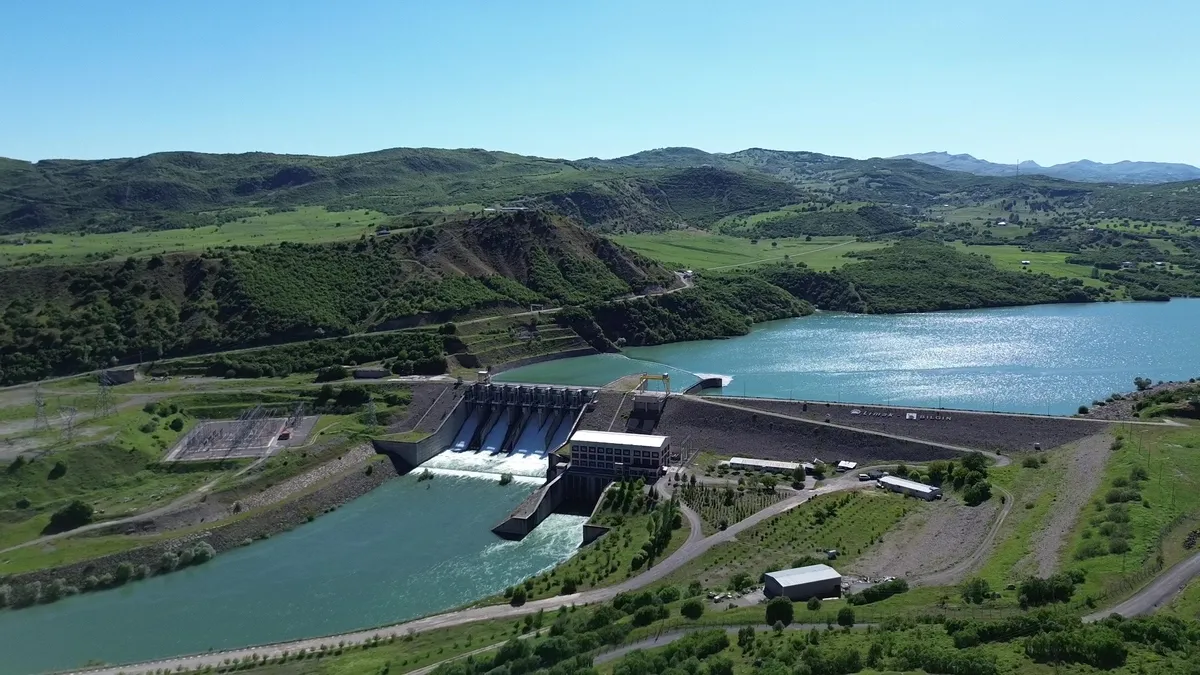 elazigda-gorsel-solen-3-barajin-kapaklari-7-yil-sonra-acildi-1779976580321.jpeg Elazığ'da barajlar tam kapasite: 7 yıl sonra kapaklar açıldı görsel şölen başladı-5