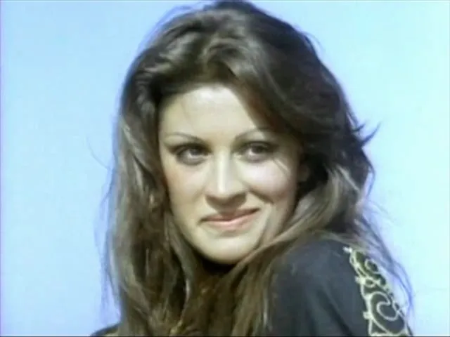 68’lik Yeşilçam yıldızı Gülşen Bubikoğlu’nun hem son hali hem dantelli tarzı olay! "Bu kadar da olmaz" Tarık Akan’ın efsane partneriydi... - 7