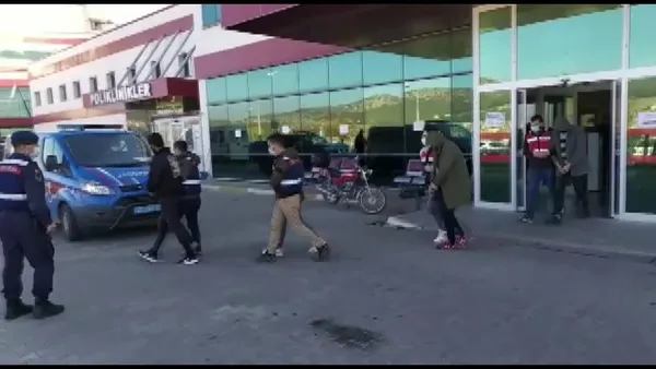 denizli-tavasta-koronavirus-yalaniyla-komsusunun-evindeki-kasayi-calan-supheli-minareden-yapilan-anonsla-yakalandi-1608888250346.jpg Denizli Tavas'ta koronavirüs yalanıyla komşusunun evindeki kasayı çalan şüpheli minareden yapılan anonsla yakalandı-3