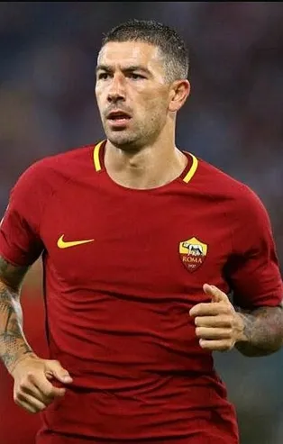 Fenerbahçe'de Kolarov harekatı! Comolli, resmi teklif için hazırlanıyor