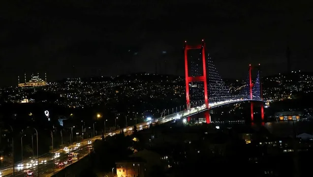 İstanbul'un köprüleri, Azerbaycan bayrağı renklerine büründü-4