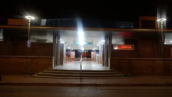 SON DAKİKA: İzmir'de acı son! Tren raylarına atlayan genç hayatını kaybetti-2
