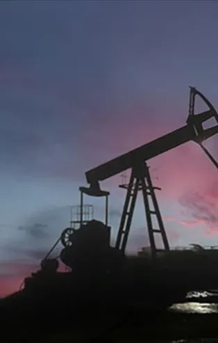 AB'den Rusya'ya petrol darbesi: Ambargo ve tavan fiyat uygulaması yürürlüğe girdi