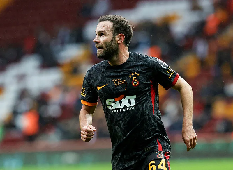 Derbi sonrası flaş karar! Okan Buruk o isimlerin biletini kesti - 15