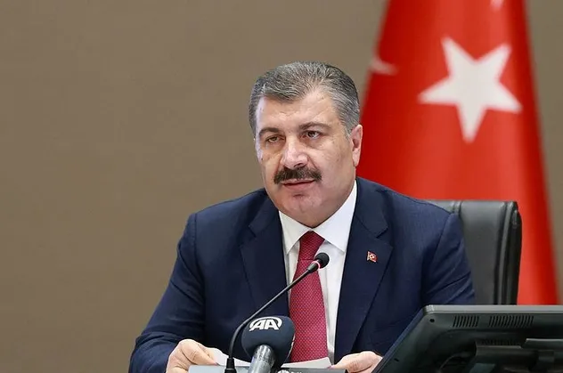 Sağlık Bakanı Fahrettin Koca'dan tedbirlere uyan "büyüklere" teşekkür