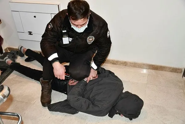 Polisten kaçtılar kaza yaptılar tehdit ettiler! Aksaray'da film gibi operasyon...-3