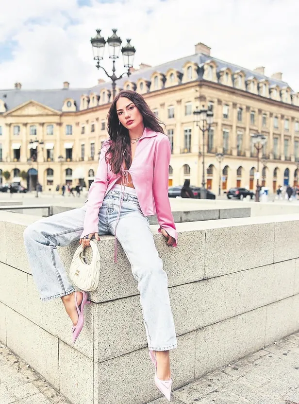 yilmaz-kunt-ve-burce-yagmur-karabal-arasinda-ask-bacayi-fena-sardi-l-saklambac-haberleri-1664659400287.jpeg Yılmaz Kunt ve Burçe Yağmur Karabal arasında aşk bacayı fena sardı! l Saklambaç haberleri-6