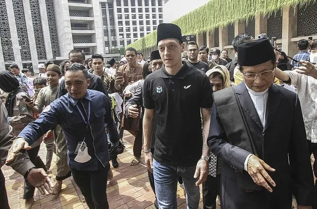 formula-1de-mesut-ozil-ruzgari-zinedine-zidanei-bile-geride-birakti-1653899577146.jpeg Formula 1’de Mesut Özil rüzgarı! Zinedine Zidane’ı bile geride bıraktı-1