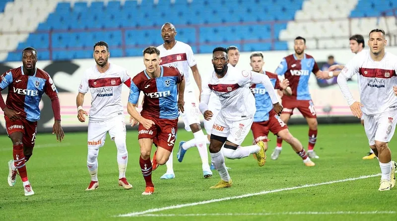 trabzonspor-evinde-sivasspora-1-0-maglup-oldu-iste-macta-yasananlar-1712947358739.jpeg Trabzonspor evinde Sivasspor'a 1-0 mağlup oldu! İşte maçta yaşananlar...-5