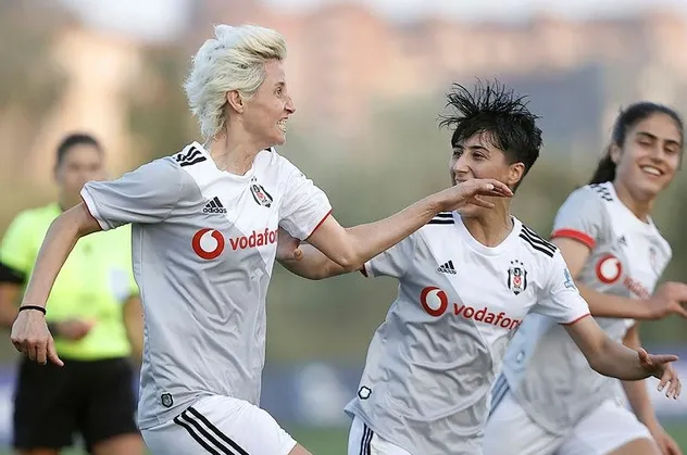 Beşiktaş Kadın Futbol Takımı şampiyon oldu