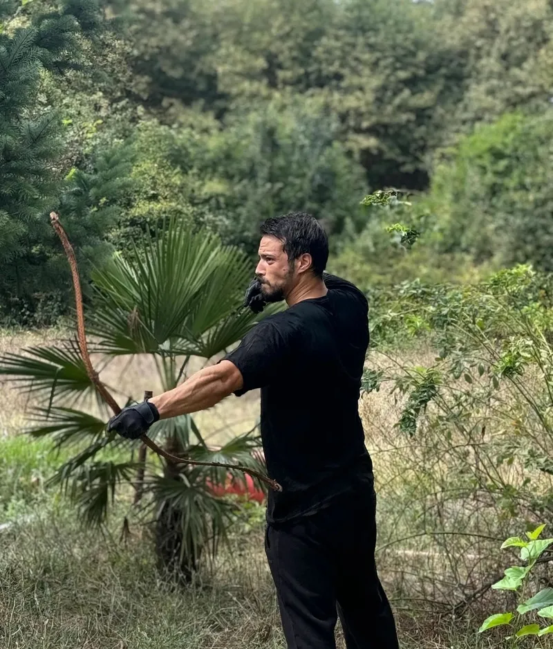 tam-12den-vurdu-kurulus-orhanin-yildizi-mert-yazicioglu-hazirlik-surecini-ilk-kez-paylasti-hem-eglenceli-hem-k-1760511576159.jpg Kaynak: atv