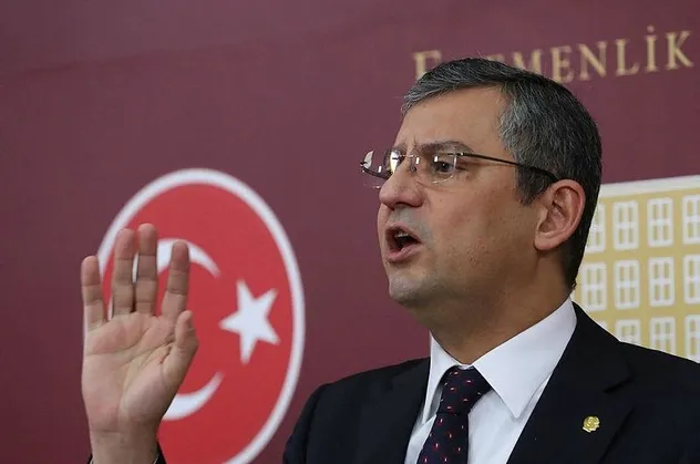 CHP'li Özgür Özel hakaret yağdırıp hedef gösterdiği mahkeme başkanı Akın Gürlek’e tazminat ödeyecek