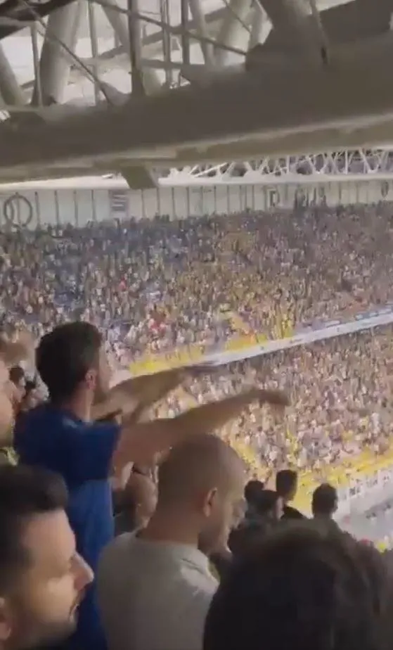 gulsenin-imam-hatiplileri-hedef-alan-skandalina-fenerbahce-tribunlerinde-destek-1661458570449.jpeg