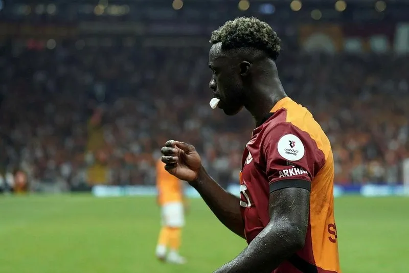 galatasaraydan-baris-alper-yilmaz-ve-davinson-sanchez-karari-1723534337473.jpeg